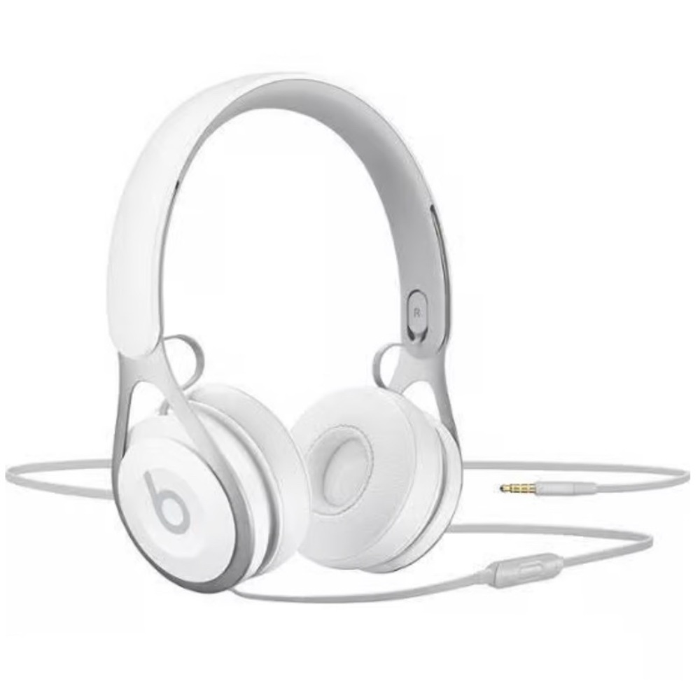 Beats by Dre White Headphones with Audio Jack 🤍